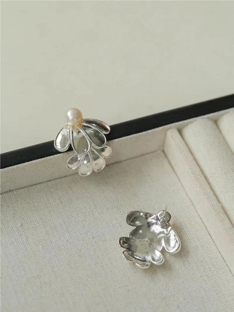 Ethnic Style Single Soma Flower Pearl Earrings